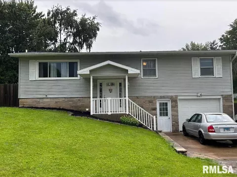 602 Grandview Dr, Pleasant Plains, IL 62677