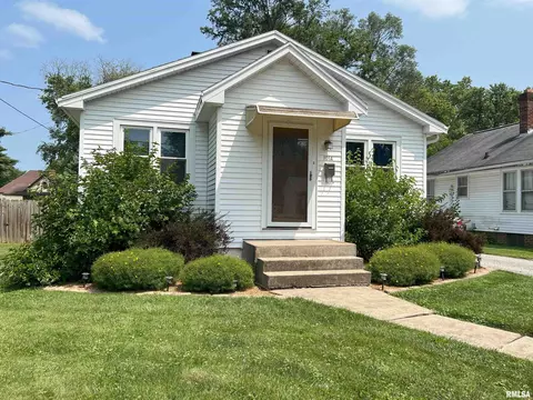 1014 N Diamond Ave, Jacksonville, IL 62650