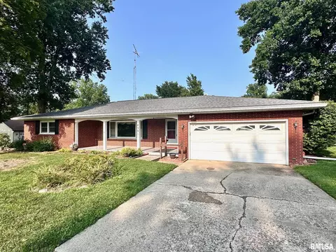 430 N 6th St, Riverton, IL 62561