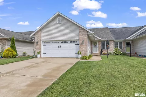 321 Butler Ln, Chatham, IL 62629