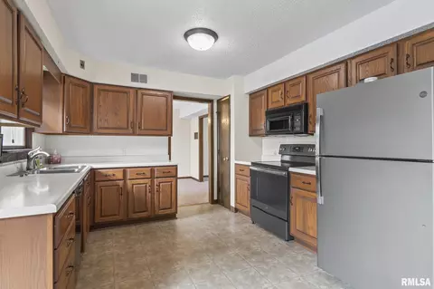 2300 Winnebago Dr, Springfield, IL 62702 photo 14