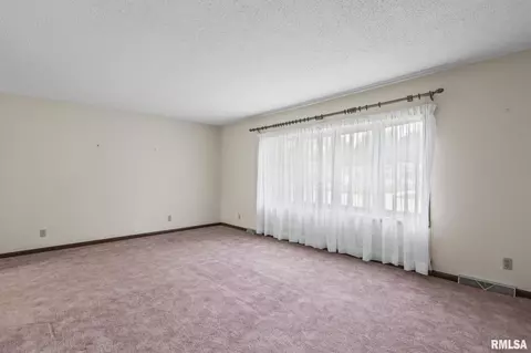 2300 Winnebago Dr, Springfield, IL 62702 photo 8
