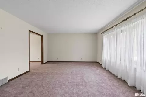 2300 Winnebago Dr, Springfield, IL 62702 photo 7