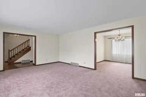 2300 Winnebago Dr, Springfield, IL 62702 photo 5