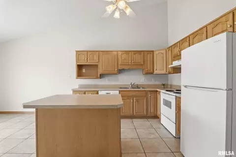 Kitchen - 3904 Lear Dr, Springfield, IL 62711 photo 1 of 4