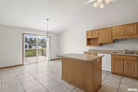 Kitchen - 3904 Lear Dr, Springfield, IL 62711 photo 2 of 4
