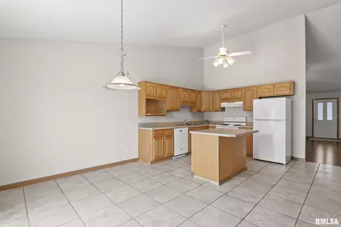 Kitchen - 3904 Lear Dr, Springfield, IL 62711 photo 4 of 4