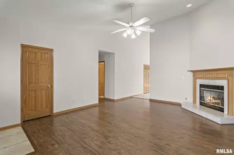 Living - 3904 Lear Dr, Springfield, IL 62711 photo 4 of 4