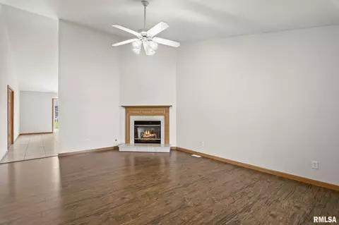 Living - 3904 Lear Dr, Springfield, IL 62711 photo 2 of 4