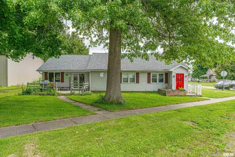 220 S Main St, Emden, IL 62635