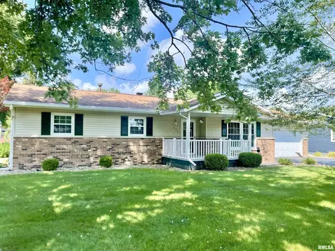 227 S Westview Dr, Knoxville, IL 61448