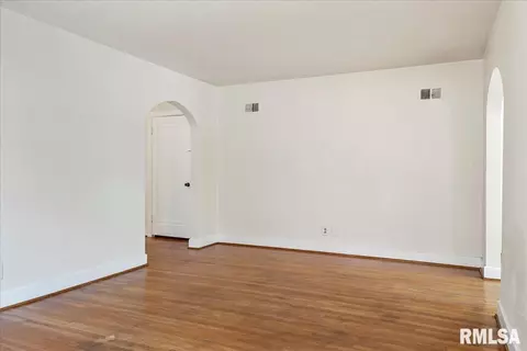 2524 S 6th St, Springfield, IL 62703 photo 5