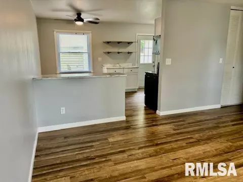 1604 Fairfield Dr, Springfield, IL 62702 photo 8