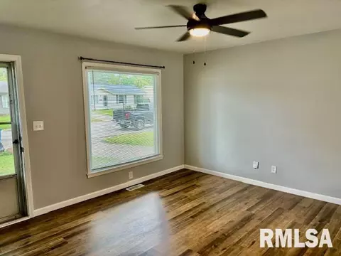 1604 Fairfield Dr, Springfield, IL 62702 photo 3
