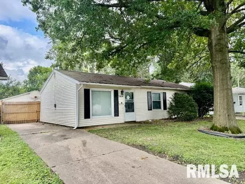 1604 Fairfield Dr, Springfield, IL 62702 photo 2