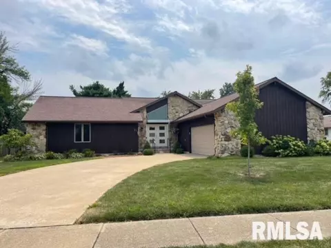 31 Eisenhower Dr, Jacksonville, IL 62650