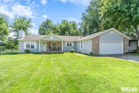 19 Santa Fe Dr, Auburn, IL 62615