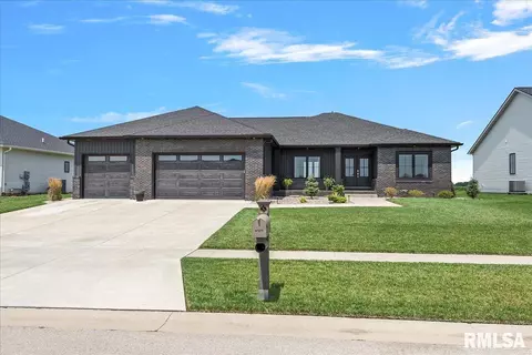 4709 Lynhurst Rd, Springfield, IL 62711