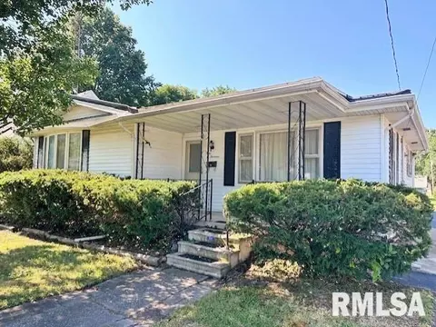 913 Elm St, Taylorville, IL 62568