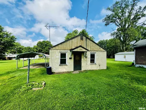 1594 Bateman St, Galesburg, IL 61401