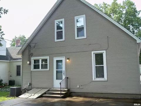 912 W Calhoun Ave, Springfield, IL 62702 photo 2