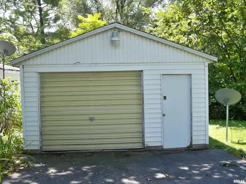 912 W Calhoun Ave, Springfield, IL 62702 photo 3