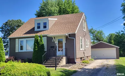 1673 Robertson Ave, Galesburg, IL 61401