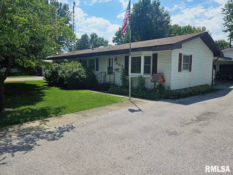 402 Harrington St, Carlinville, IL 62626