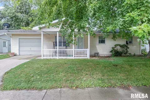 1109 Snodgrass St, Taylorville, IL 62568