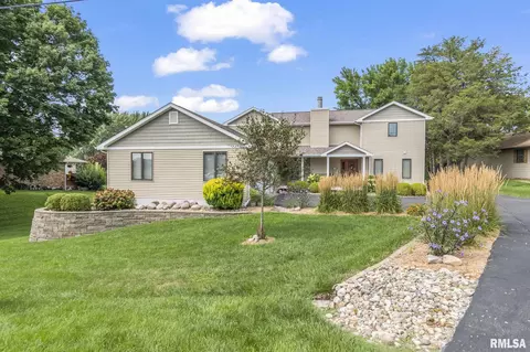 63 N Shore Dr, Petersburg, IL 62675