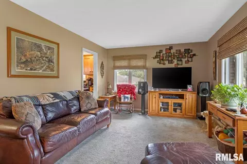 4584 Spaulding Orchard Rd, Springfield, IL 62711 photo 9