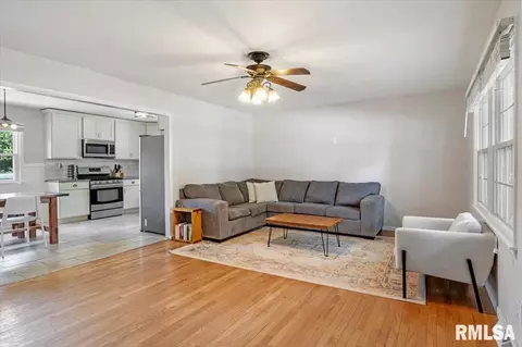 33 Kirkley Ln, Springfield, IL 62704 photo 4