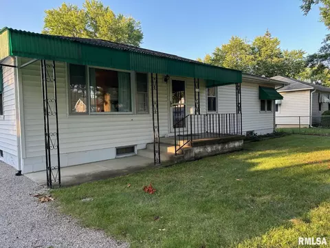 909 Washington St, Pawnee, IL 62558