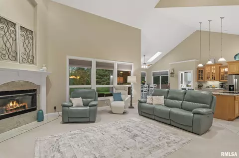 613 Silver Spring Dr, Springfield, IL 62702 photo 17
