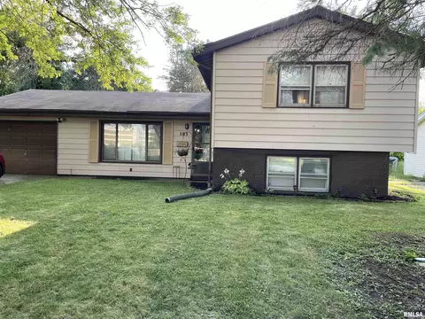 121 Adloff Ln, Springfield, IL 62703