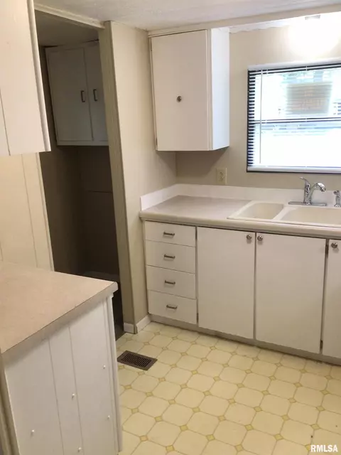 2809-2811 Hoover Ave, Springfield, IL 62703 photo 7