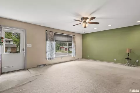 2100 Warwick, Springfield, IL 62704 photo 10