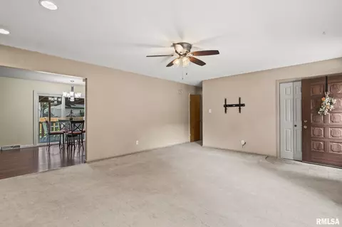 2100 Warwick, Springfield, IL 62704 photo 9
