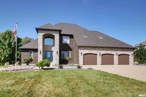 3528 Harbor Ln, Quincy, IL 62305