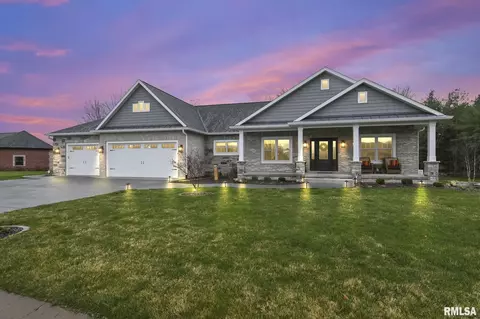 720 Prairie Lake Dr, Sherman, IL 62684