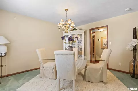2812 Wellington Dr, Springfield, IL 62703 photo 5