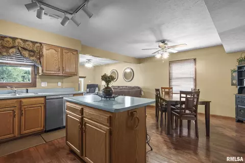 2812 Wellington Dr, Springfield, IL 62703 photo 10