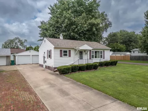 242 Division St, Galesburg, IL 61401