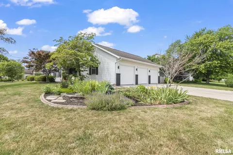 3301 Red Bud Ln, Springfield, IL 62712 photo 4