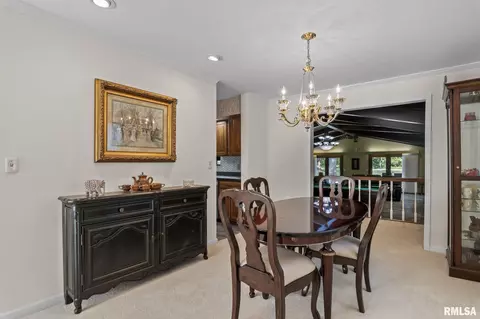 Dining - 7000 Gardenview, Springfield, IL 62712 photo 2 of 3