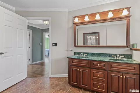 Bath - 7000 Gardenview, Springfield, IL 62712 photo 3 of 5