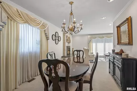 Dining - 7000 Gardenview, Springfield, IL 62712 photo 3 of 3