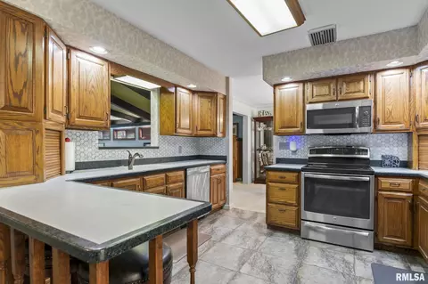 Kitchen - 7000 Gardenview, Springfield, IL 62712 photo 1 of 4