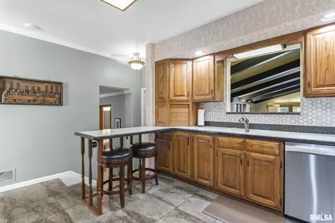 Kitchen - 7000 Gardenview, Springfield, IL 62712 photo 2 of 4