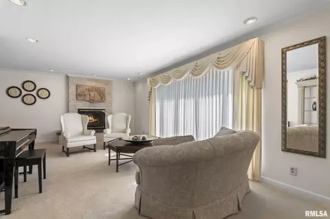 Living - 7000 Gardenview, Springfield, IL 62712 photo 1 of 4